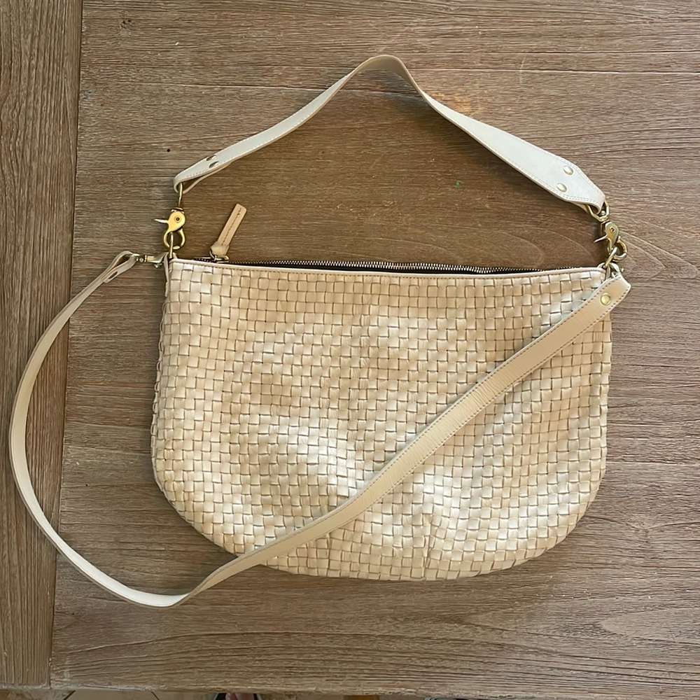 Clare V. Woven Moyen Messenger bag. Color Cream